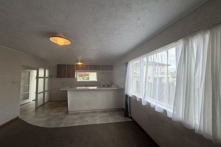Photo of property in 25 Margan Avenue, New Lynn, Auckland, 0600