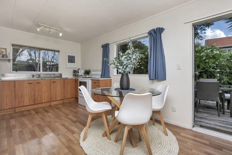 Photo of property in 2/125 Beach Haven Road, Beach Haven, Auckland, 0626