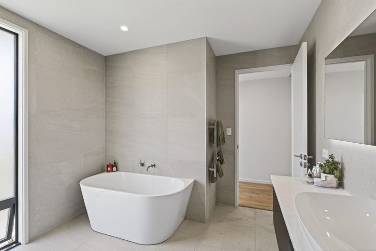 Photo of property in 8 Kowhai Street, Strandon, New Plymouth, 4312