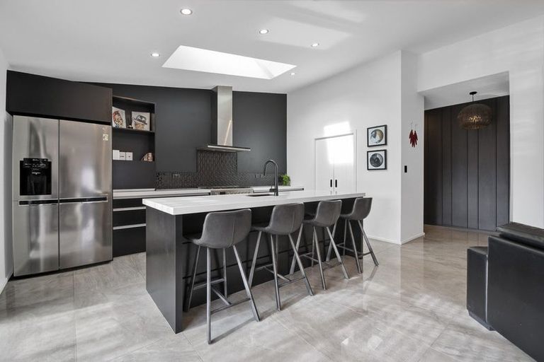 Photo of property in 4 Waimarama Court, Roslyn, Palmerston North, 4414