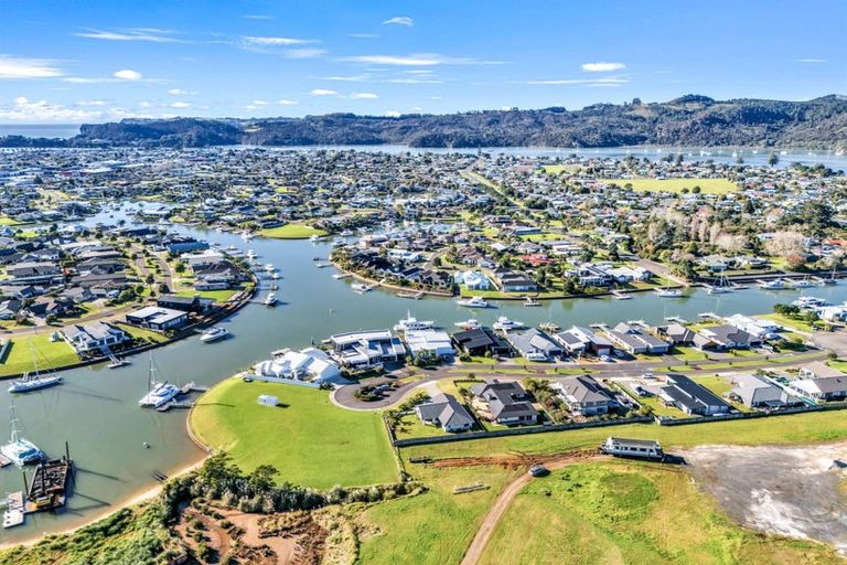 Photo of property in 19 Lady Jocelyn Place, Whitianga, 3510