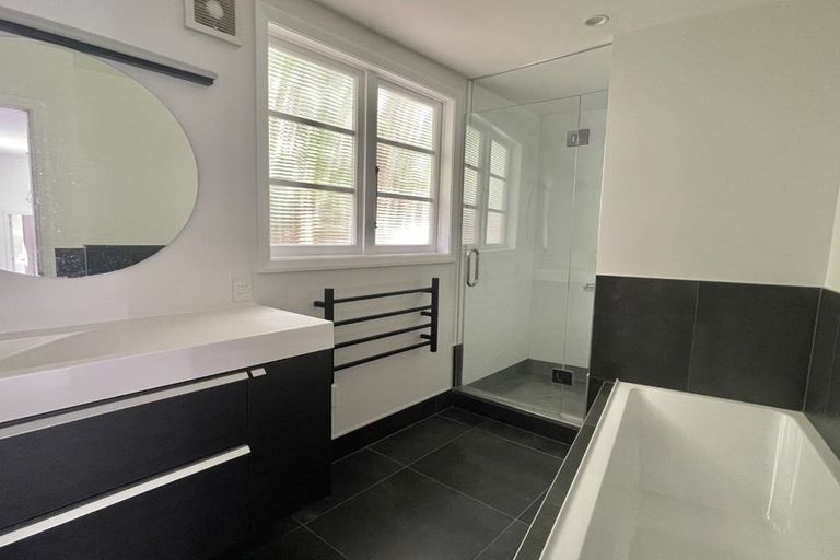 Photo of property in 1 Glengyle Street, Vauxhall, Dunedin, 9013