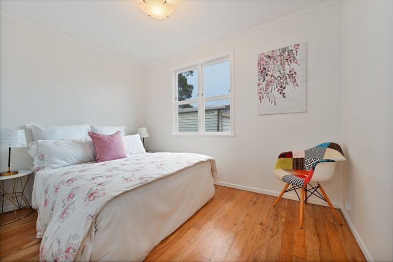 Photo of property in 43 Riverpark Crescent, Henderson, Auckland, 0610