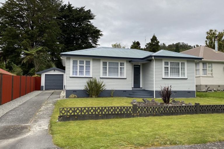 Photo of property in 17 Joyce Crescent, Greymouth, 7805
