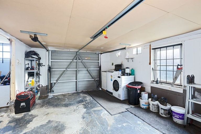 Photo of property in 63 Vodanovich Road, Te Atatu South, Auckland, 0610