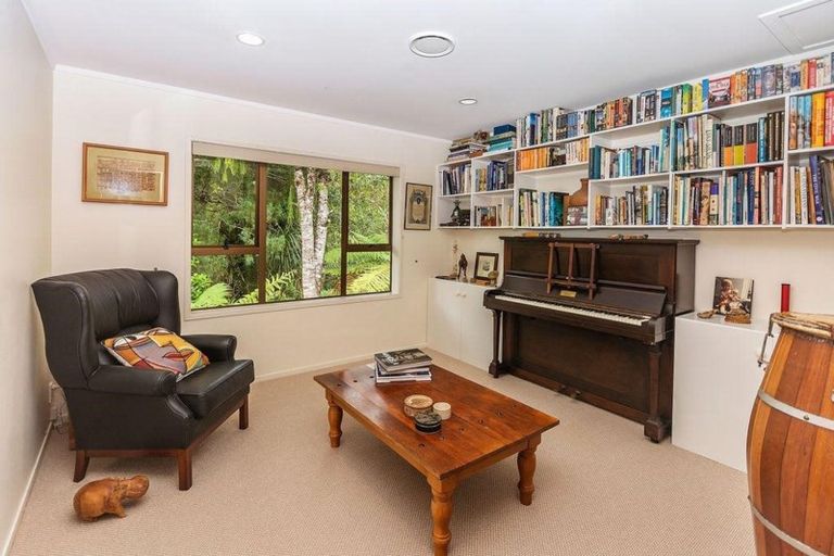 Photo of property in 733 Scenic Drive, Henderson Valley, Auckland, 0612