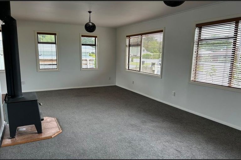 Photo of property in 52 Kempton Street, Greytown, 5712