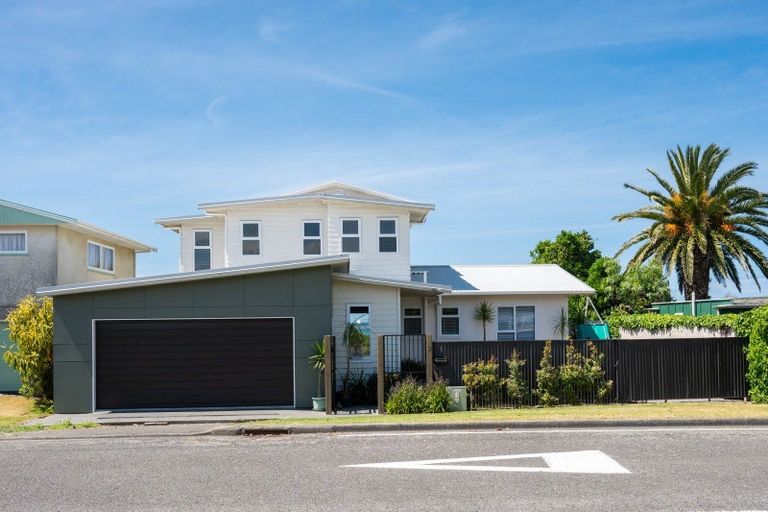 Photo of property in 2 Collison Terrace, Haumoana, 4102