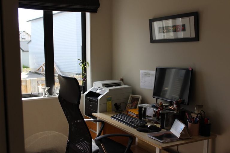 Photo of property in 18 Warbler Crescent, Papakura, 2110