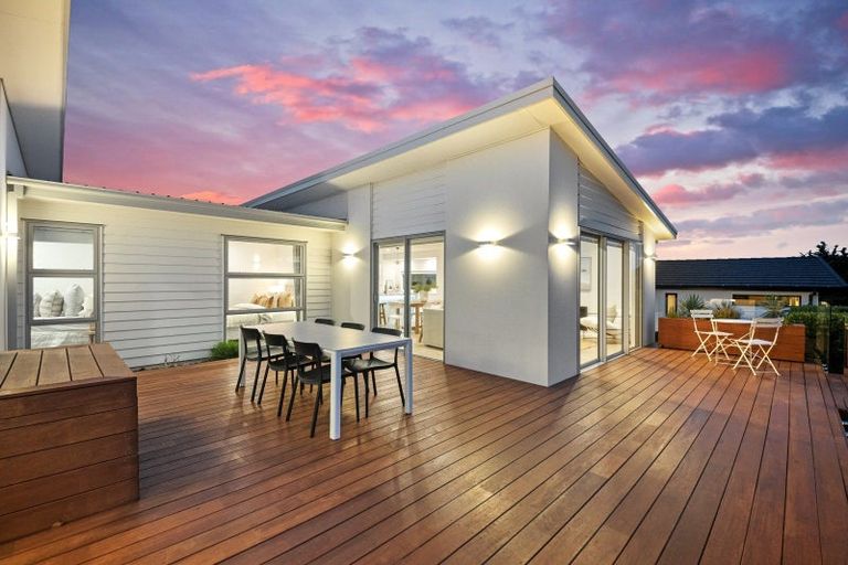 Photo of property in 12 Parkridge Place, Mount Pleasant, Christchurch, 8081