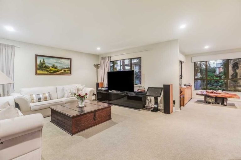 Photo of property in 2/27 Commodore Parry Road, Castor Bay, Auckland, 0620