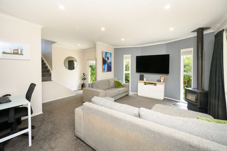 Photo of property in 28 Summerhill Drive, Fitzherbert, Palmerston North, 4410