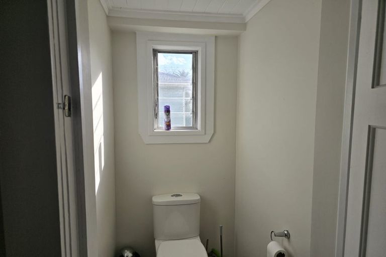 Photo of property in 1/3185 Great North Road, New Lynn, Auckland, 0600