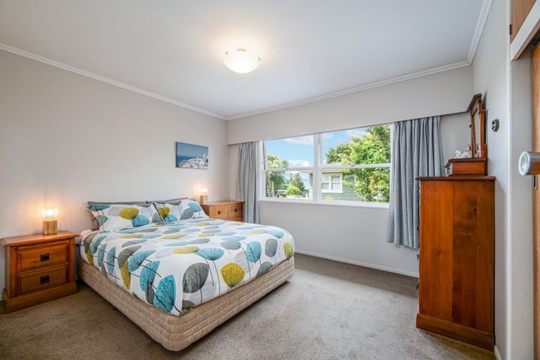 Photo of property in 40 Divich Avenue, Te Atatu South, Auckland, 0610