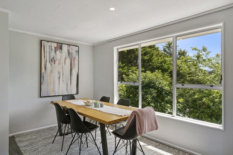 Photo of property in 5 Burdendale Grove, Churton Park, Wellington, 6037