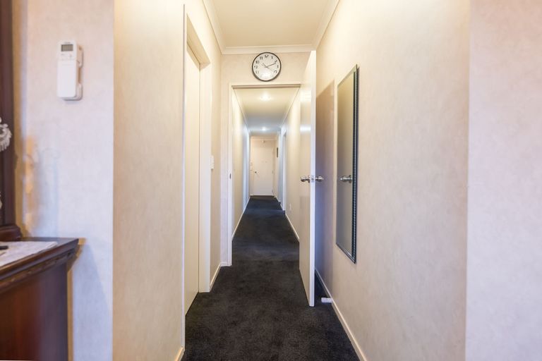 Photo of property in 36 Broadfield Street, Massey, Auckland, 0614