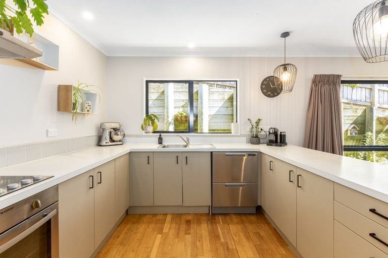 Photo of property in 10 Te Puia Drive, Aotea, Porirua, 5024