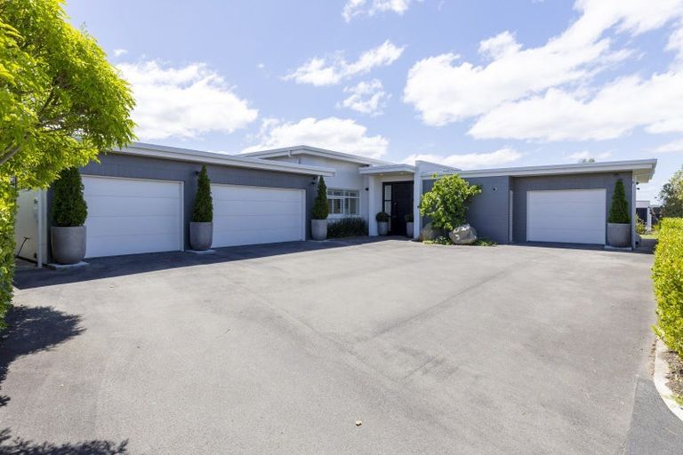 Photo of property in 8 Kuiwai Drive, Rainbow Point, Taupo, 3330