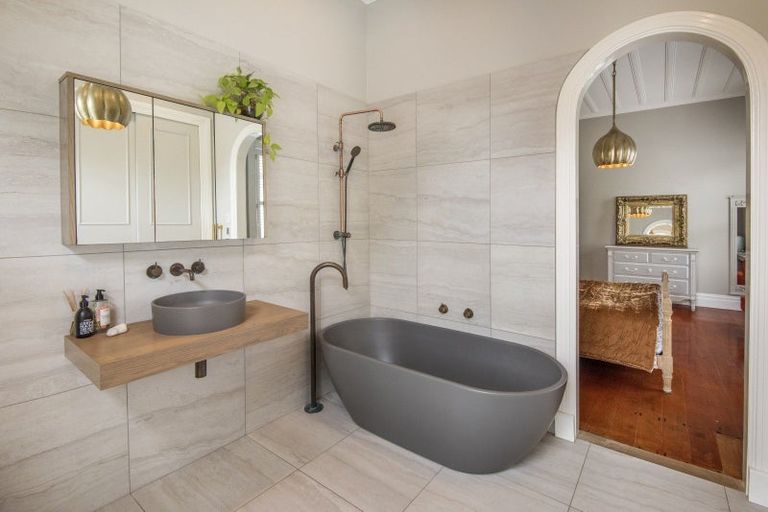 Photo of property in 15 Jubilee Avenue, Devonport, Auckland, 0624