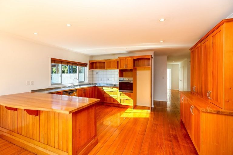 Photo of property in 82 Wairau Road, Oakura, 4314