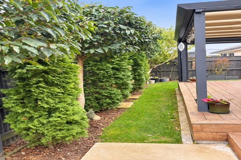 Photo of property in 2 Angus Place, Carterton, 5713