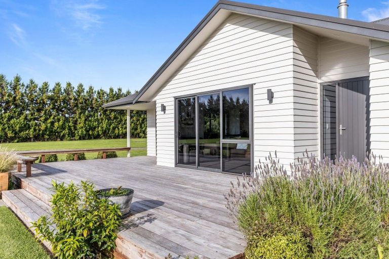 Photo of property in 39 Kairau Road East, Brixton, New Plymouth, 4373