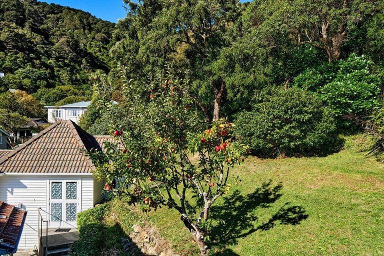 Photo of property in 2 Mahina Road, Mahina Bay, Lower Hutt, 5013