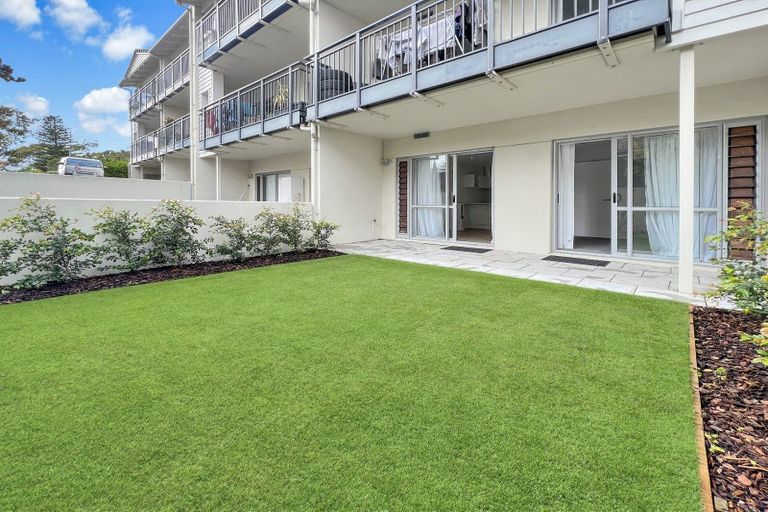 Photo of property in 3a/71 Spencer Road, Oteha, Auckland, 0632