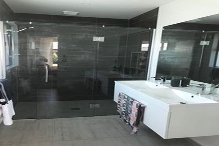 Photo of property in 14 Shillingford Boulevard, Rolleston, 7615