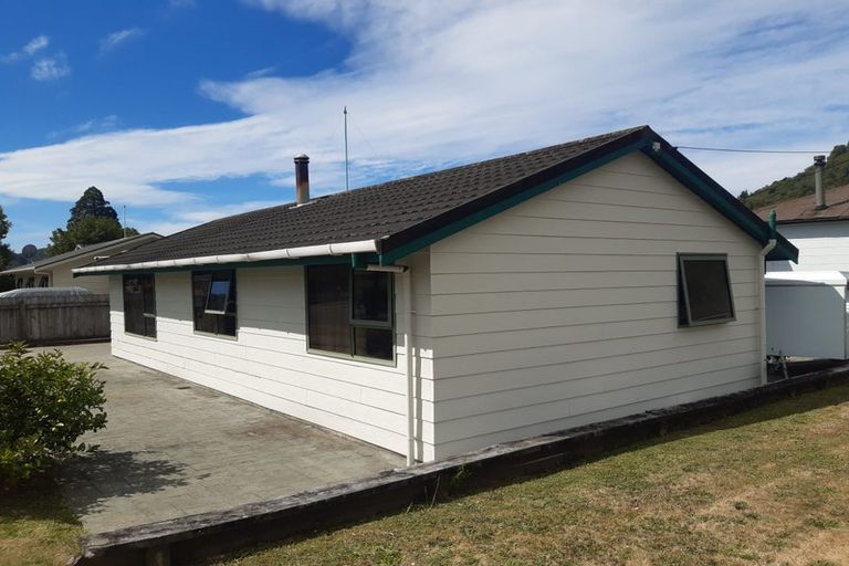 Photo of property in 54 York Street, Picton, 7220