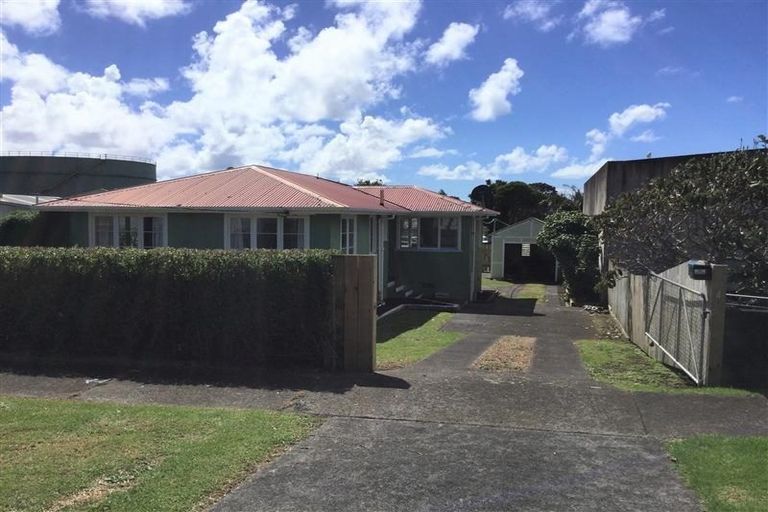 Photo of property in 4 Harbour Street, Moturoa, New Plymouth, 4310