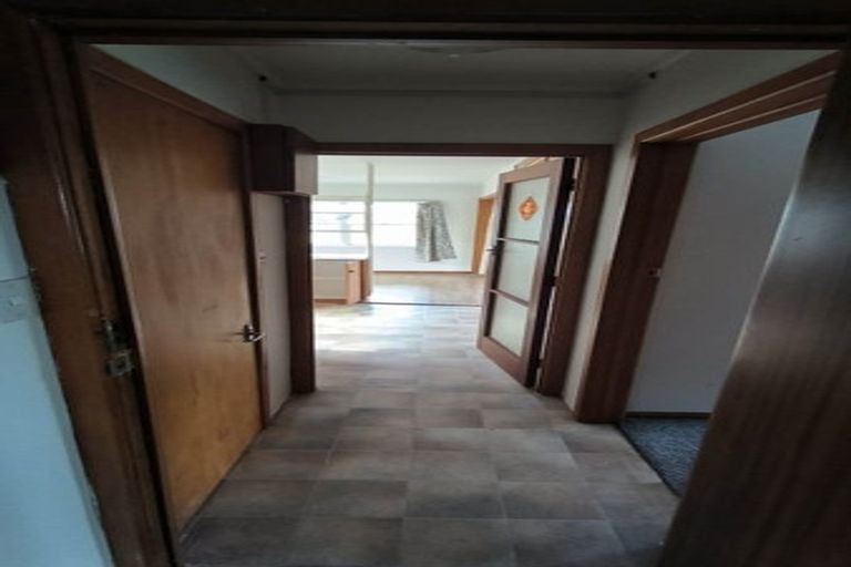 Photo of property in 327 Wairau Road, Totara Vale, Auckland, 0627