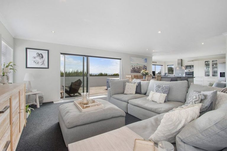 Photo of property in 12 Haden Place, Omokoroa, 3114