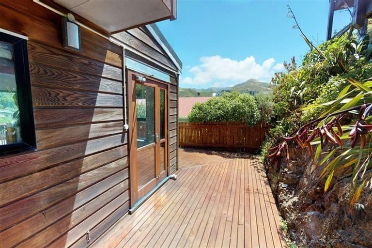 Photo of property in 5 Dennis Way, Island Bay, Wellington, 6023