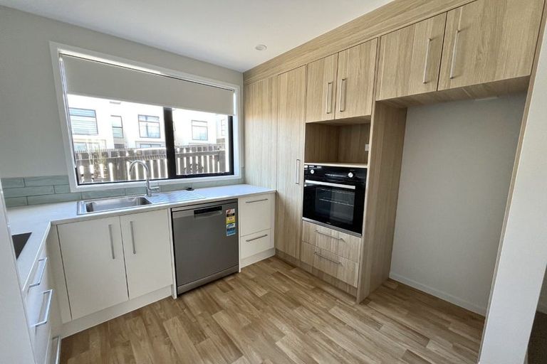 Photo of property in 73 Huri Street, Mangere Bridge, Auckland, 2022