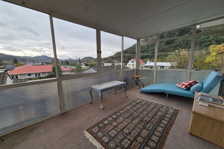 Photo of property in 73 Devon Street, Picton, 7220