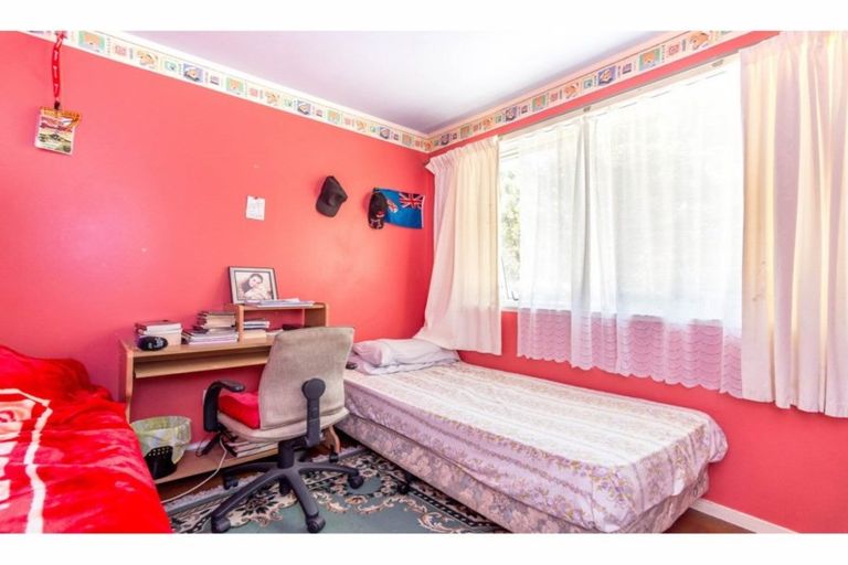 Photo of property in 1 Leo Street, Glen Eden, Auckland, 0602