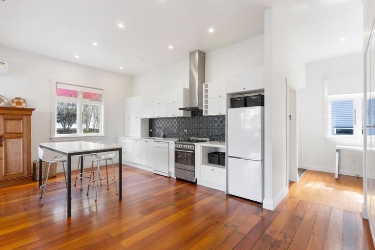 Photo of property in 12 Birkley Road, Bayswater, Auckland, 0622