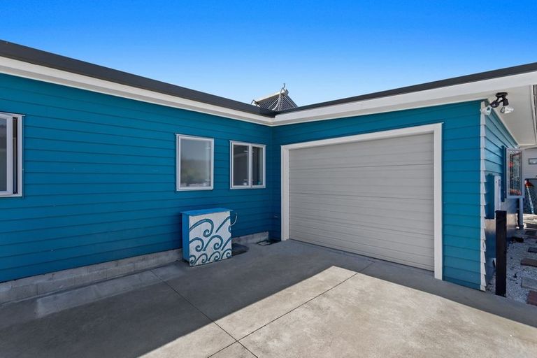 Photo of property in 32c Ohuirehe Road, Coastlands, Whakatane, 3120