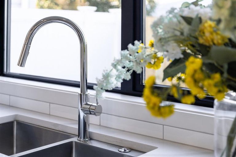 Photo of property in 5/25 Swanson Road, Henderson, Auckland, 0610