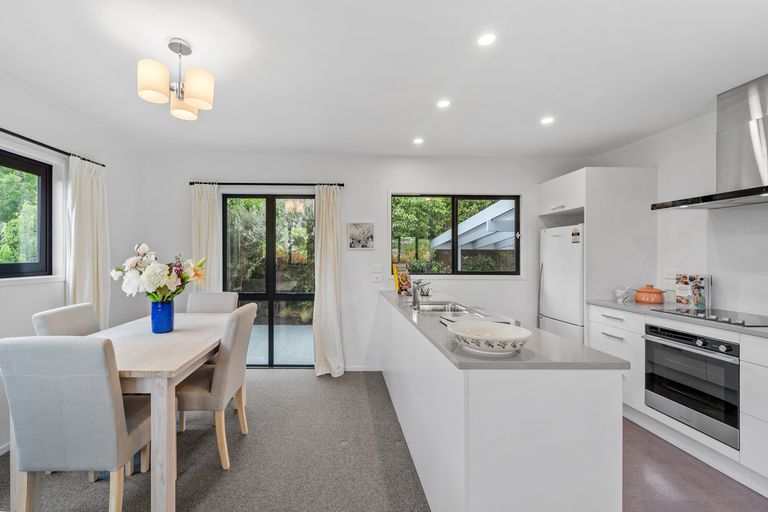 Photo of property in 6 Laly Haddon Place, Matakana, Warkworth, 0985