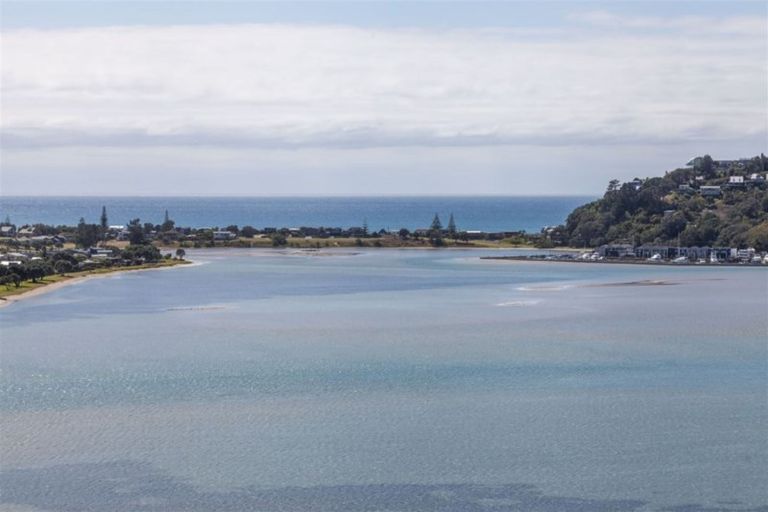 Photo of property in 8 Pine Grove, Tairua, 3508