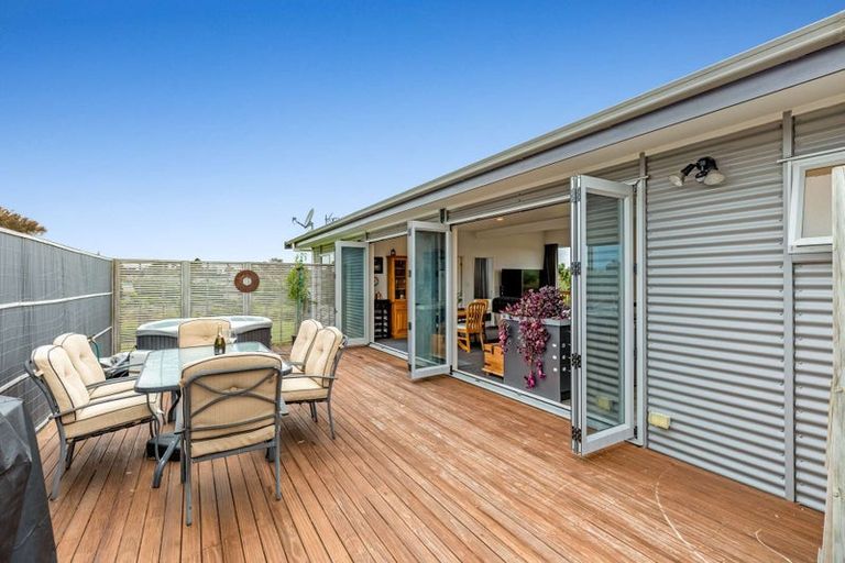 Photo of property in 24 Omana Avenue, Shelly Beach, Helensville, 0874