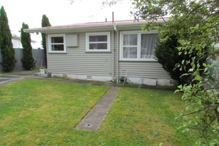 Photo of property in 14 Karaka Crescent, Levin, 5510