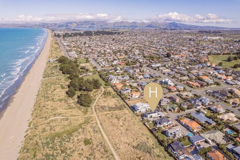 Photo of property in 14 Driftwood Lane, Waimairi Beach, Christchurch, 8083