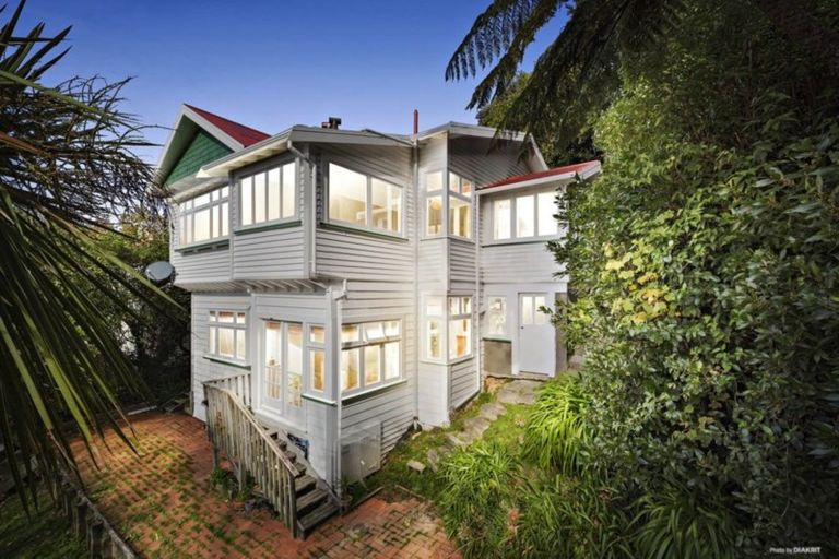 Photo of property in 74 Hankey Street, Mount Cook, Wellington, 6011