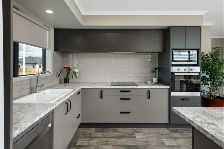 Photo of property in 28 Taffe Crescent, Pyes Pa, Tauranga, 3112