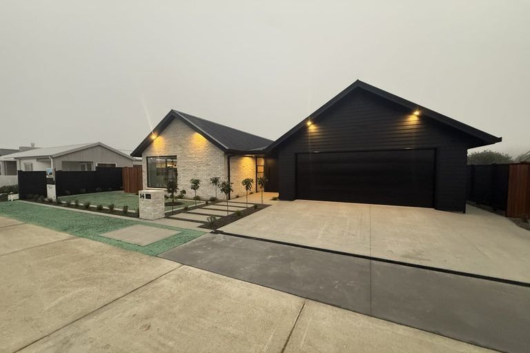 Photo of property in 14 Hugo Shaw Drive, Cambridge, 3434