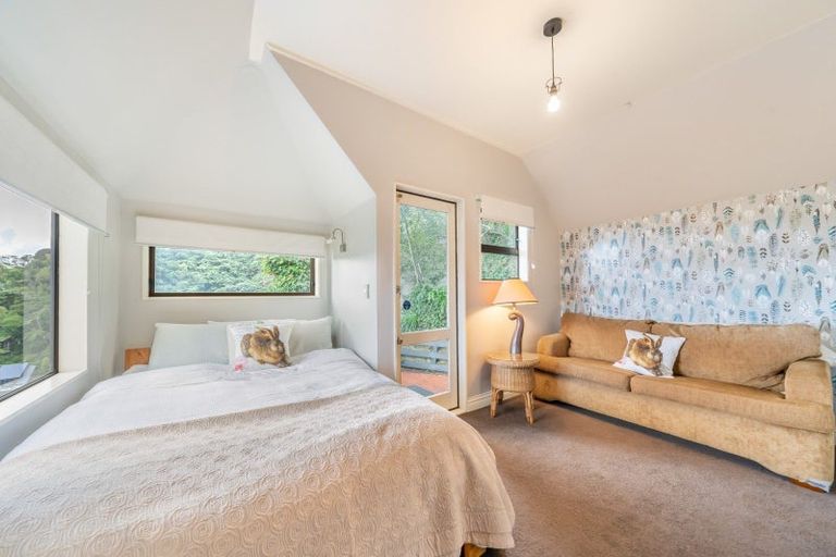 Photo of property in 14 Latham Road, York Bay, Lower Hutt, 5013