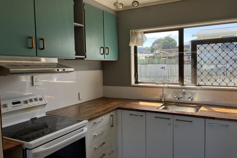 Photo of property in 8 Tahurangi Place, Spotswood, New Plymouth, 4310